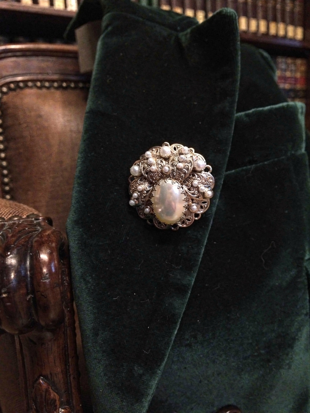 Vintage-Inspired Pearl and Filigree Brooch - Ivory Pearl